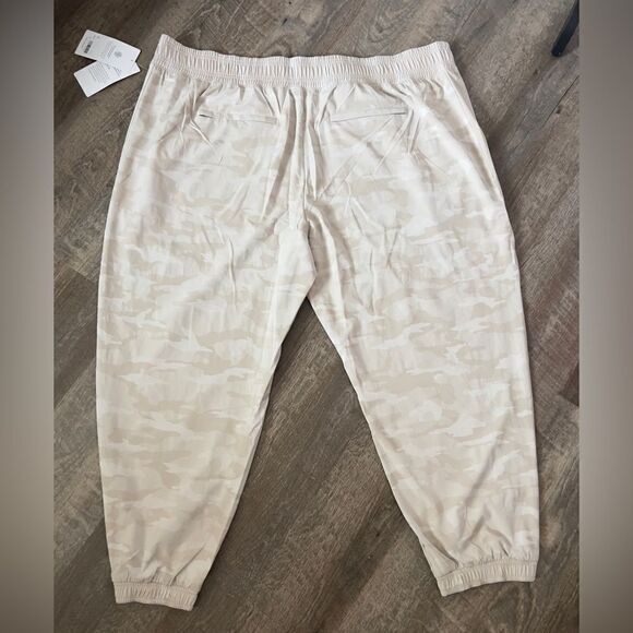 Athleta Brooklyn Camo Jogger-Size 26 - Picture 5 of 14
